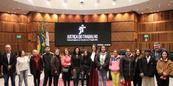 Sede da Justiça do Trabalho gaúcha mais uma vez abre as portas para visita de escola pública da capital