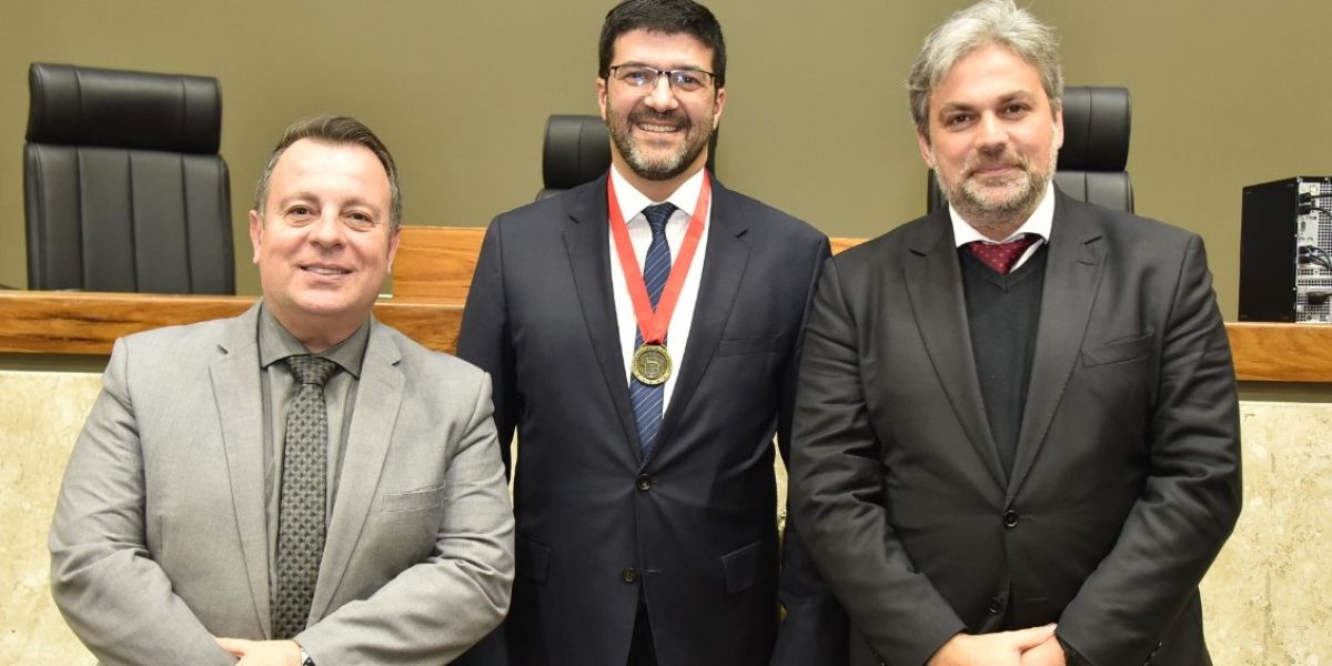 Homenagem: presidente do TRT recebe título de Cidadão de Porto Alegre
