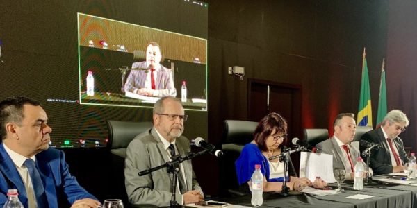 O presidente da AMATRA IV, Márcio Lima do Amaral, participou de evento organizado pela Ajuris, em 21/10