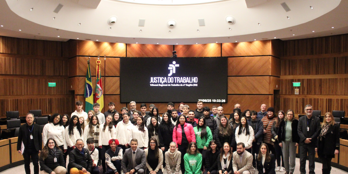 Programa Trabalho, Justiça e Cidadania mostra estrutura do TRT-4 a alunos de Caxias do Sul