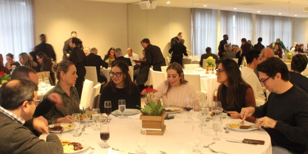 “PF da Amatra” reúne magistradas, magistrados e homenageia juíza Eny Ondina Costa da Silva pela aposentadoria
