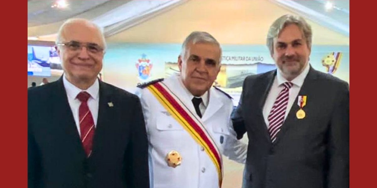 Juiz Tiago Mallmann Sulzbach recebe comenda do Superior Tribunal Militar