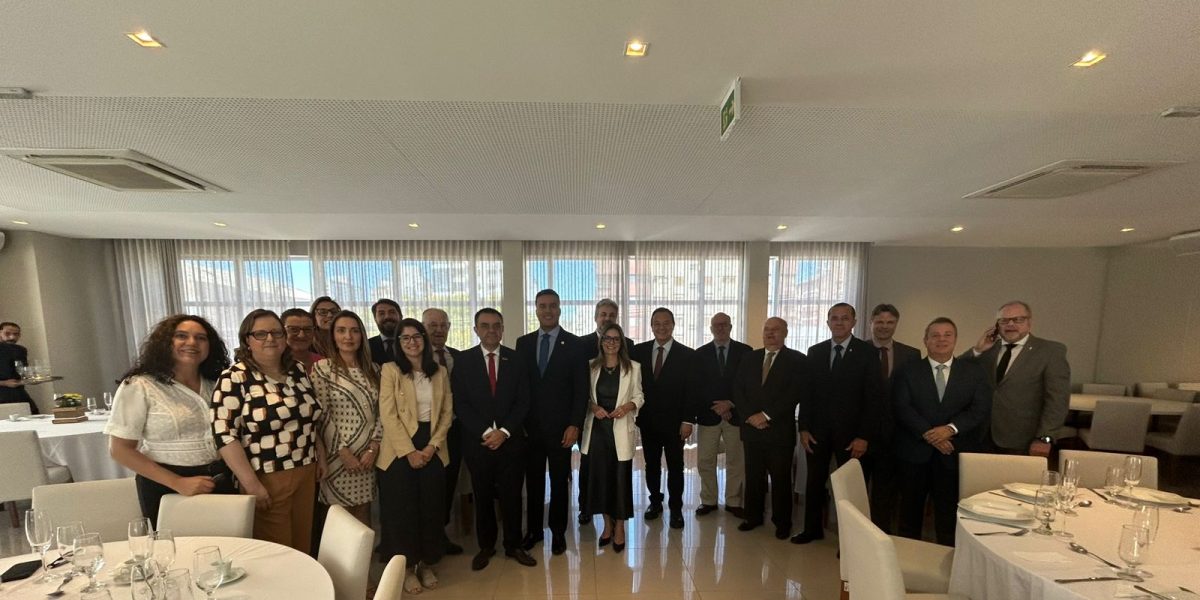 Amatra IV recepciona futura diretoria da Associação dos Magistrados do Brasil em sua sede